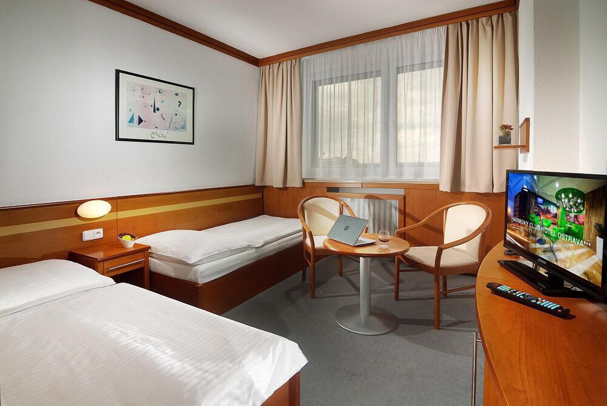 ฮาร์โมนี คลับ โฮเต็ล Hotel ออสตราวา ภายนอก รูปภาพ
