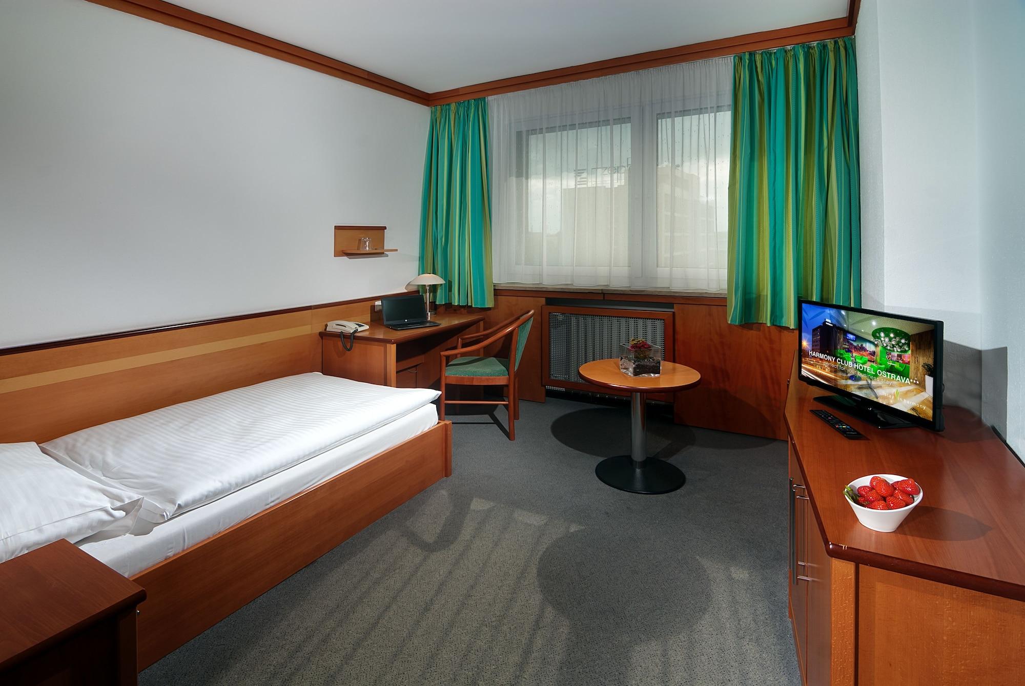 ฮาร์โมนี คลับ โฮเต็ล Hotel ออสตราวา ภายนอก รูปภาพ