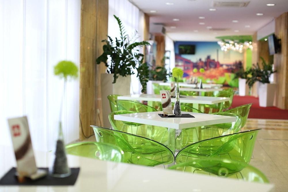 ฮาร์โมนี คลับ โฮเต็ล Hotel ออสตราวา ภายนอก รูปภาพ