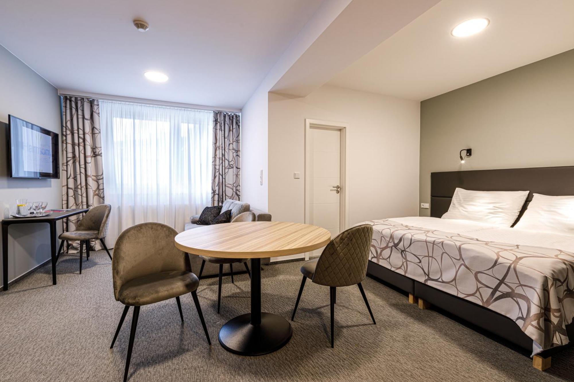 ฮาร์โมนี คลับ โฮเต็ล Hotel ออสตราวา ภายนอก รูปภาพ