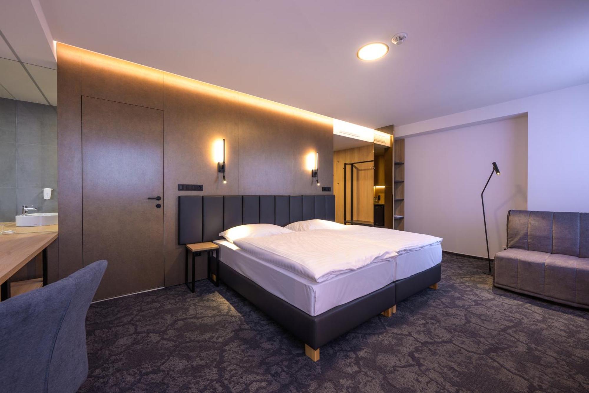 ฮาร์โมนี คลับ โฮเต็ล Hotel ออสตราวา ภายนอก รูปภาพ