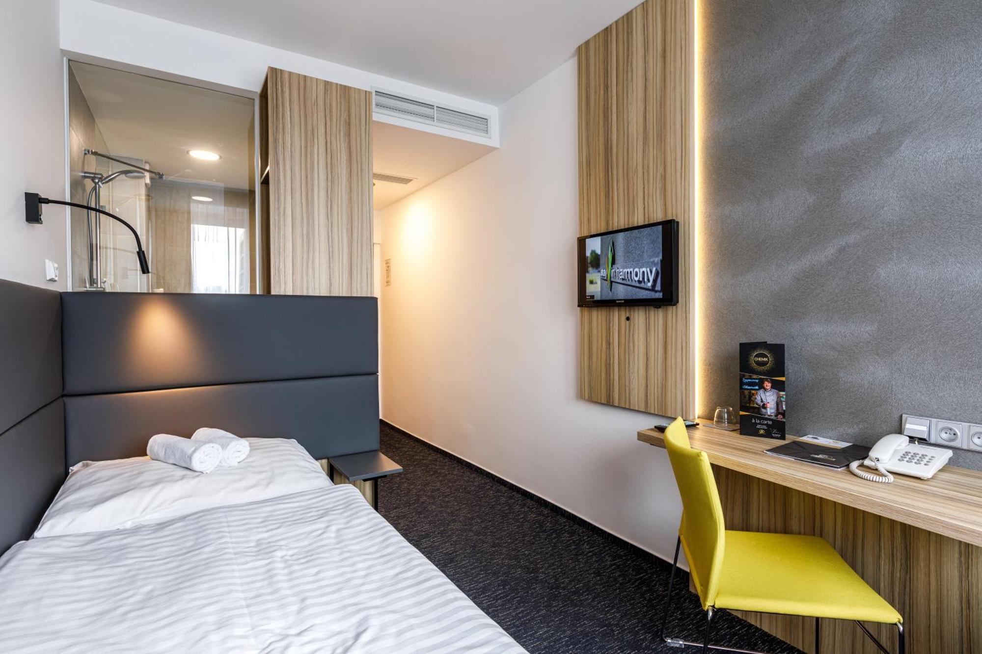 ฮาร์โมนี คลับ โฮเต็ล Hotel ออสตราวา ภายนอก รูปภาพ