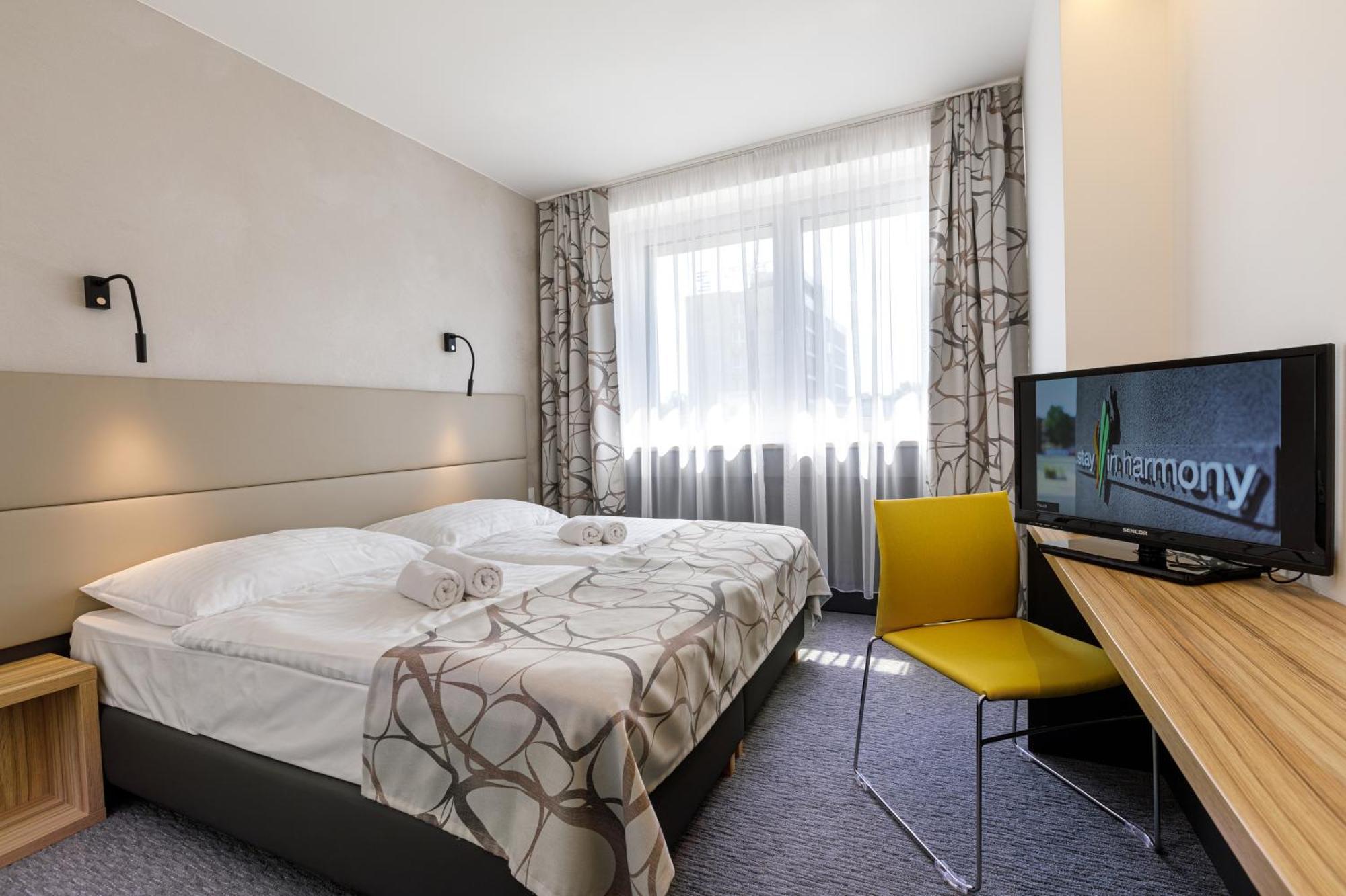 ฮาร์โมนี คลับ โฮเต็ล Hotel ออสตราวา ภายนอก รูปภาพ