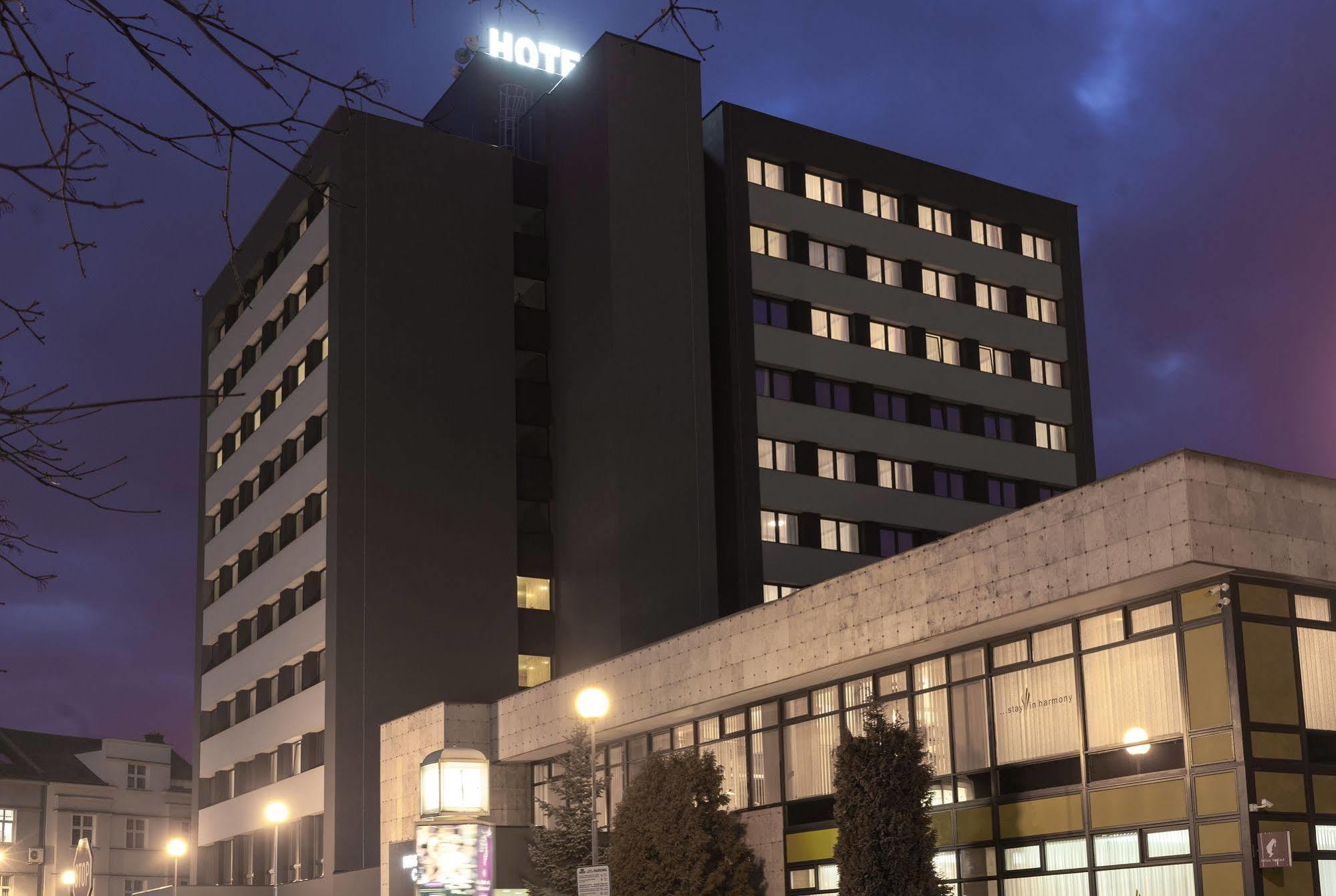 ฮาร์โมนี คลับ โฮเต็ล Hotel ออสตราวา ภายนอก รูปภาพ